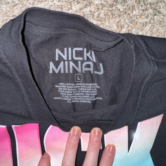 Nicki Minaj pink world tour concert tshirt - Picture 2 of 3